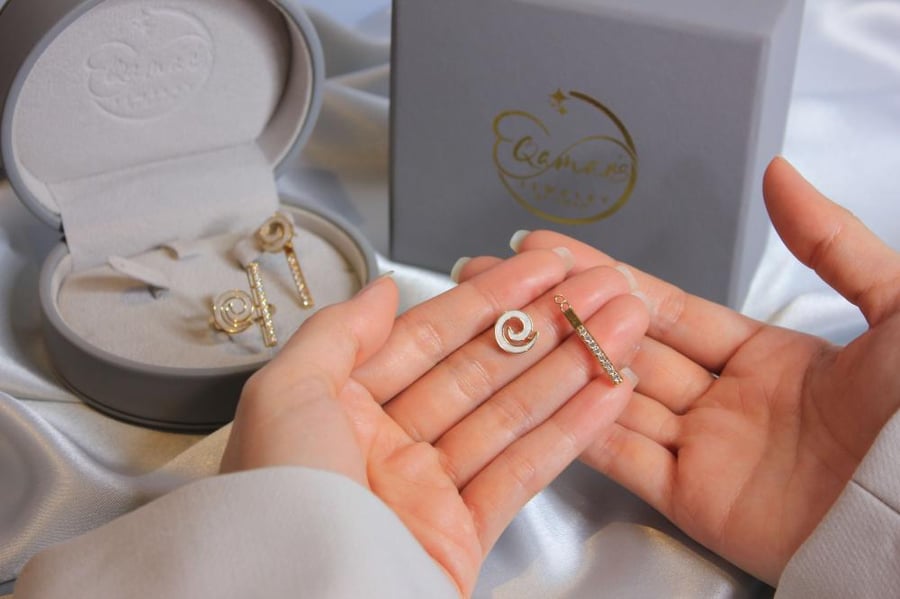 حلق لوسين 18K-Natural Diamond