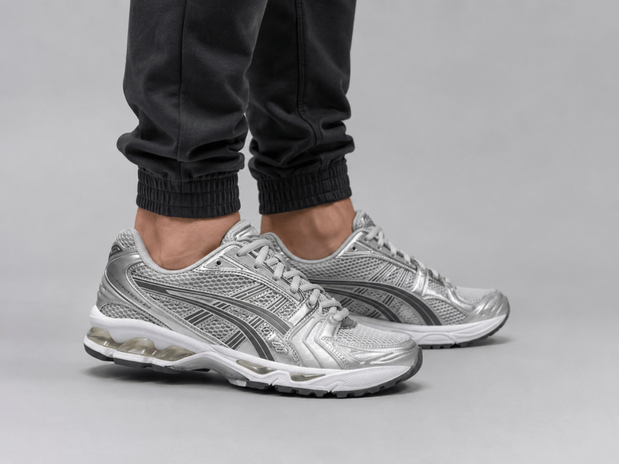 شوز asics