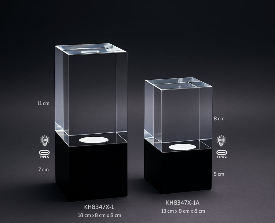 مكعب كريستال بقاعدة سوداء مع اضاءة LED