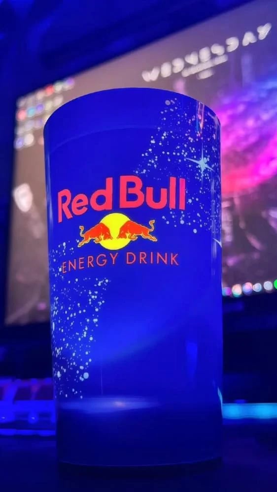 Red Bull كوب ضوء فلاش