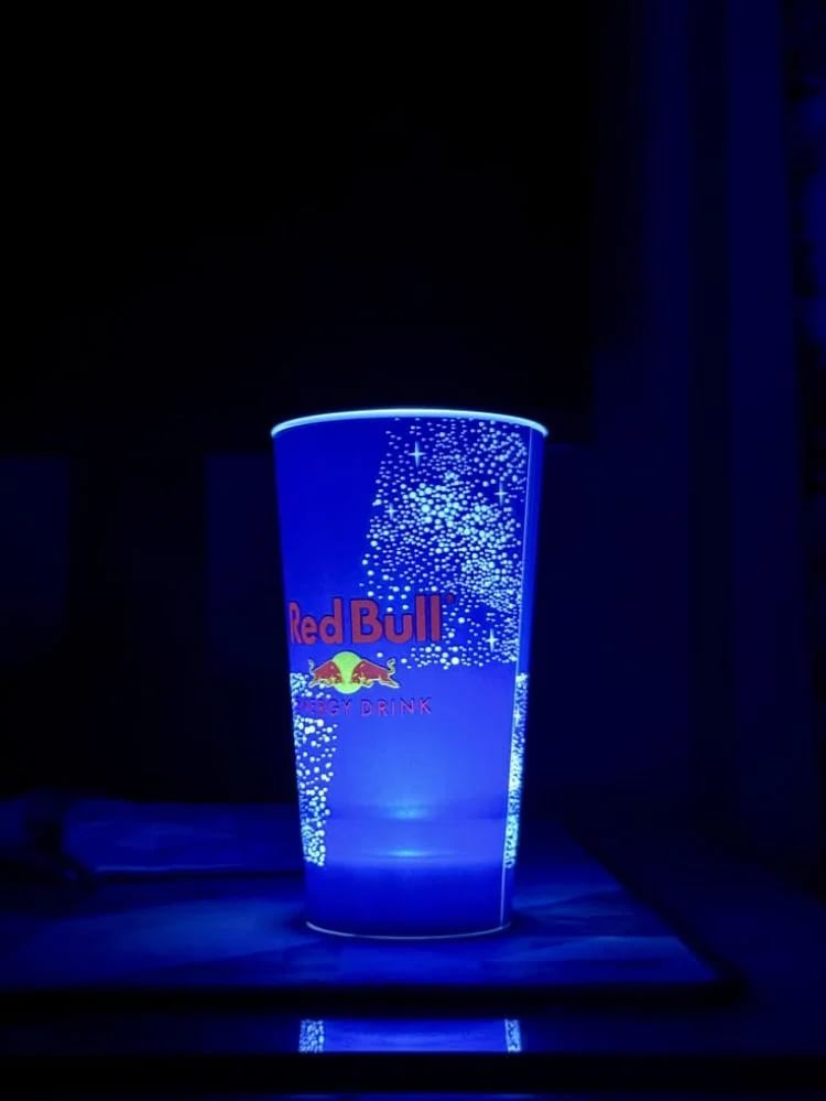 Red Bull كوب ضوء فلاش