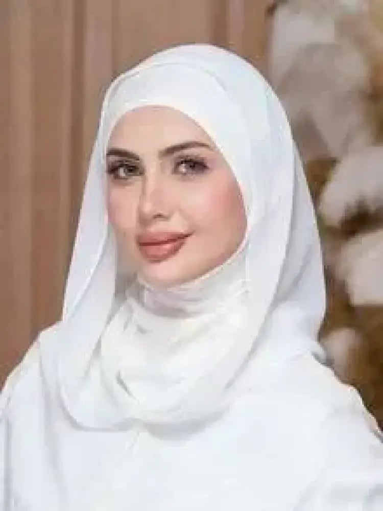 حجاب نسائي بلون موحد من الشيفون