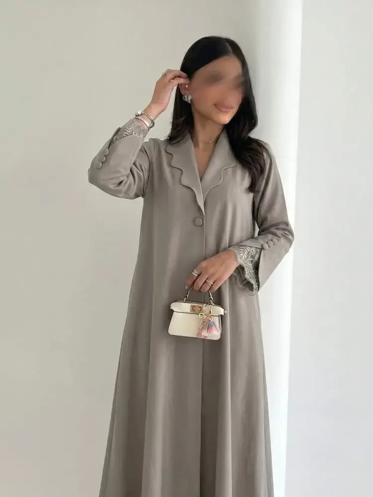 عباية نسائية أنيقة ورومانسية