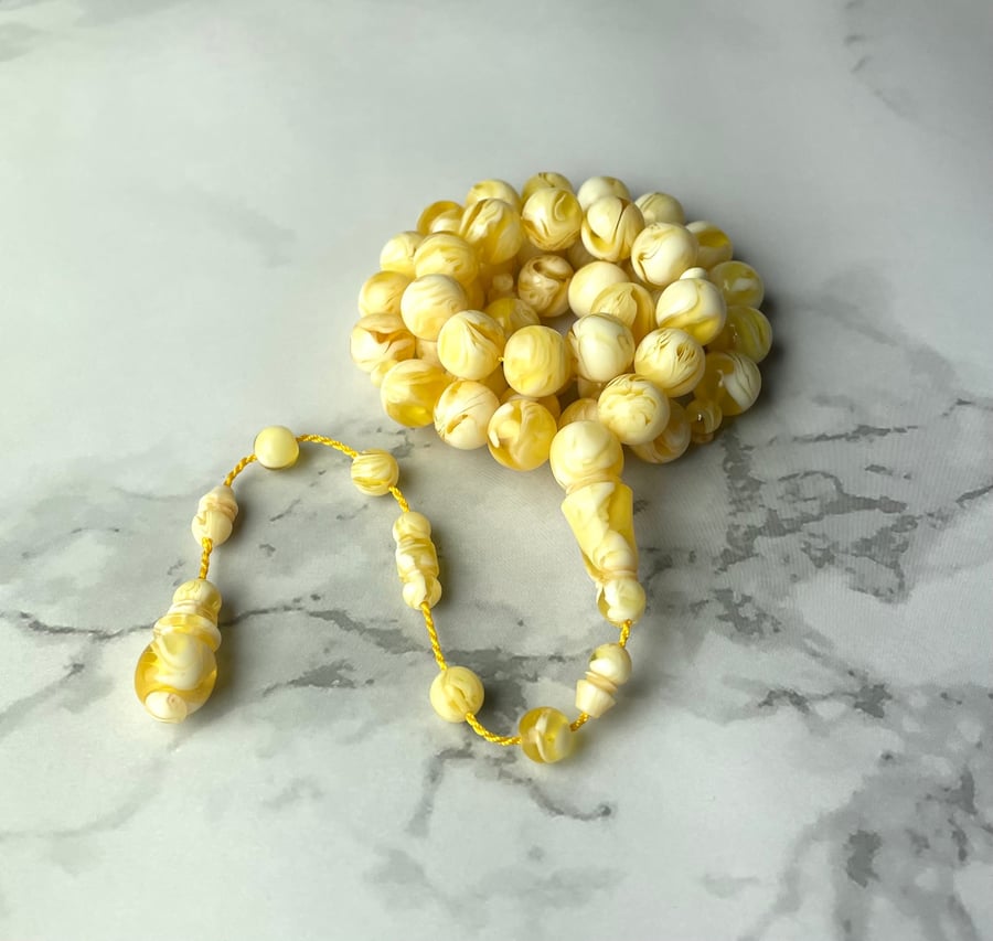 A bracelet similar to electricity
