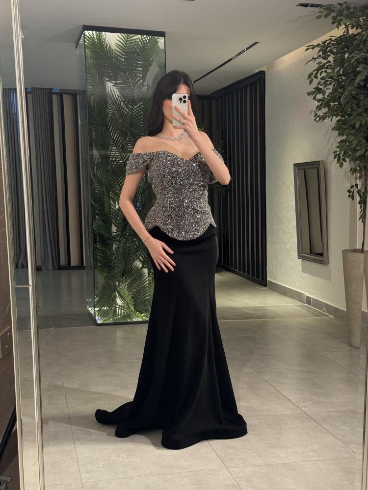 فستان سهرة أسود فضي طويل أوف شولدر كورسيه بترتر لامع