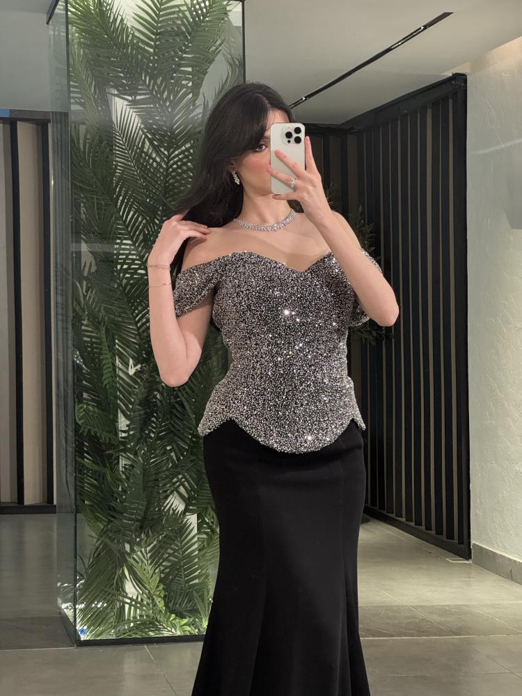 فستان سهرة أسود فضي طويل أوف شولدر كورسيه بترتر لامع