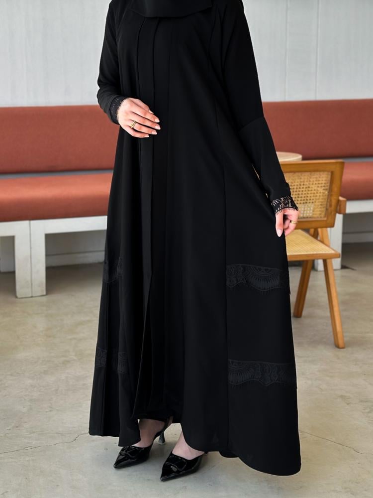 عباية نسائية سوداء
