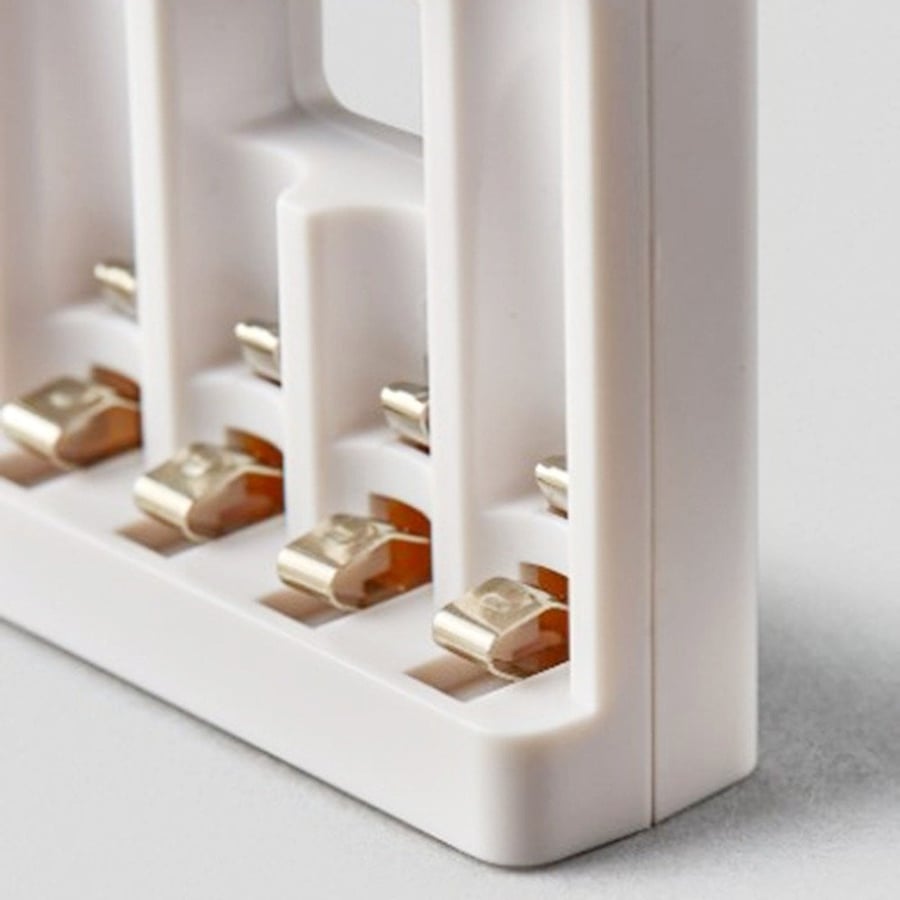 شاحن بطاريات AA و AAA ابيض Rechargeable Battery USB Charger P0807T