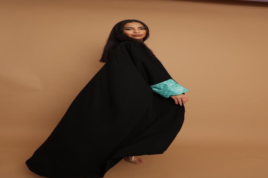 Black Crepe with Turquoise & White Cotton Sleeves ~