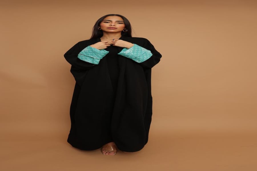 Black Crepe with Turquoise & White Cotton Sleeves ~