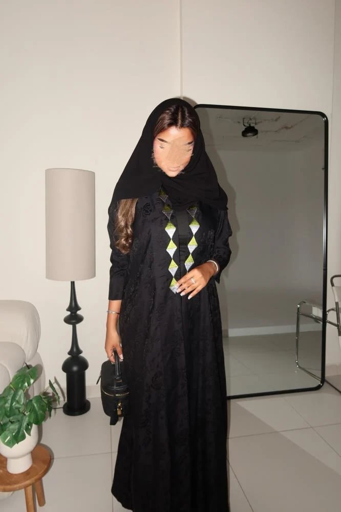 كريب اسود مشجر مع تطريز يدوي