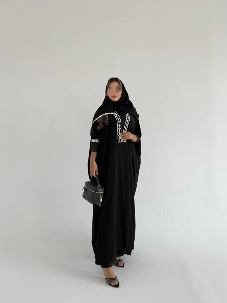 كريب اسود ملكي مع كلفة على العباية