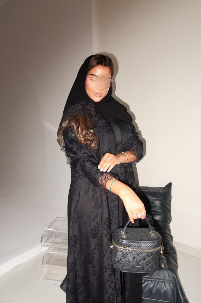 عباية كريب اسود مشجر مع كلفة