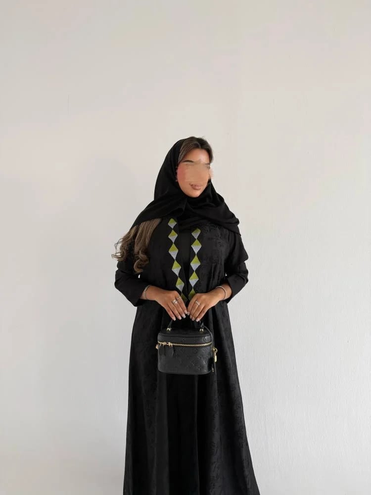 كريب اسود مشجر مع تطريز يدوي