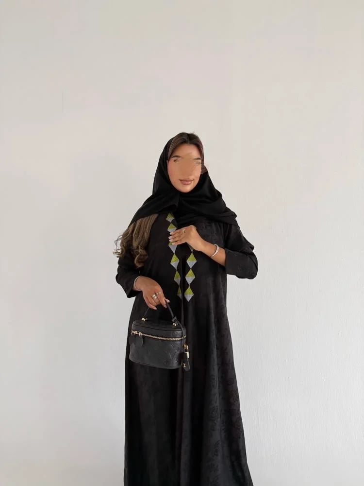 كريب اسود مشجر مع تطريز يدوي