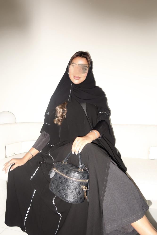 كريب اسود ملكي مع تطريز يدوي