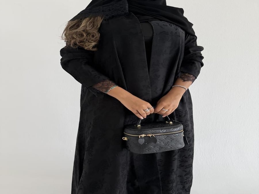 عباية كريب اسود مشجر مع كلفة