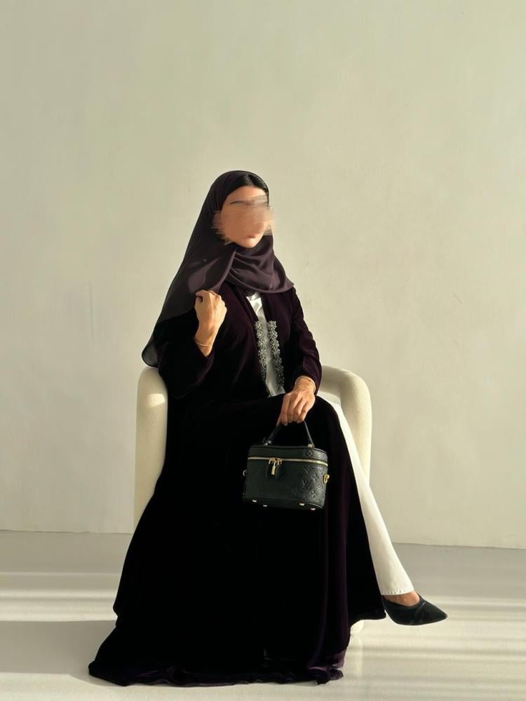عباية مخمل موف كوري مع كلفة كرستالات