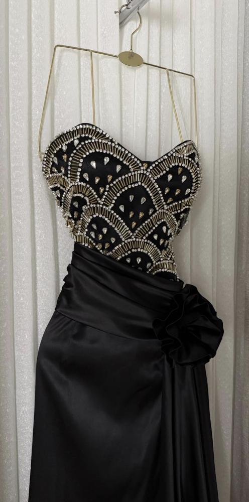 Elegant black dress