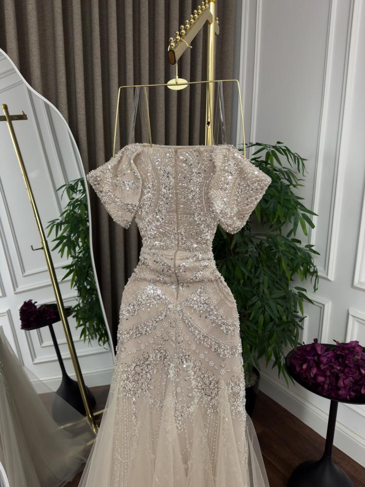Tulle dress with embroidery and flared