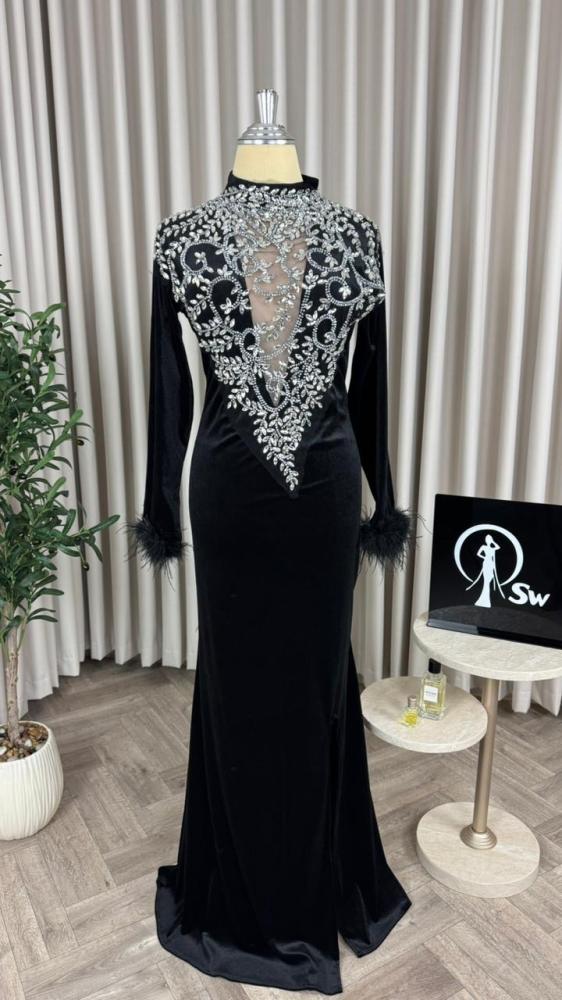 فستان اسود مخمل
