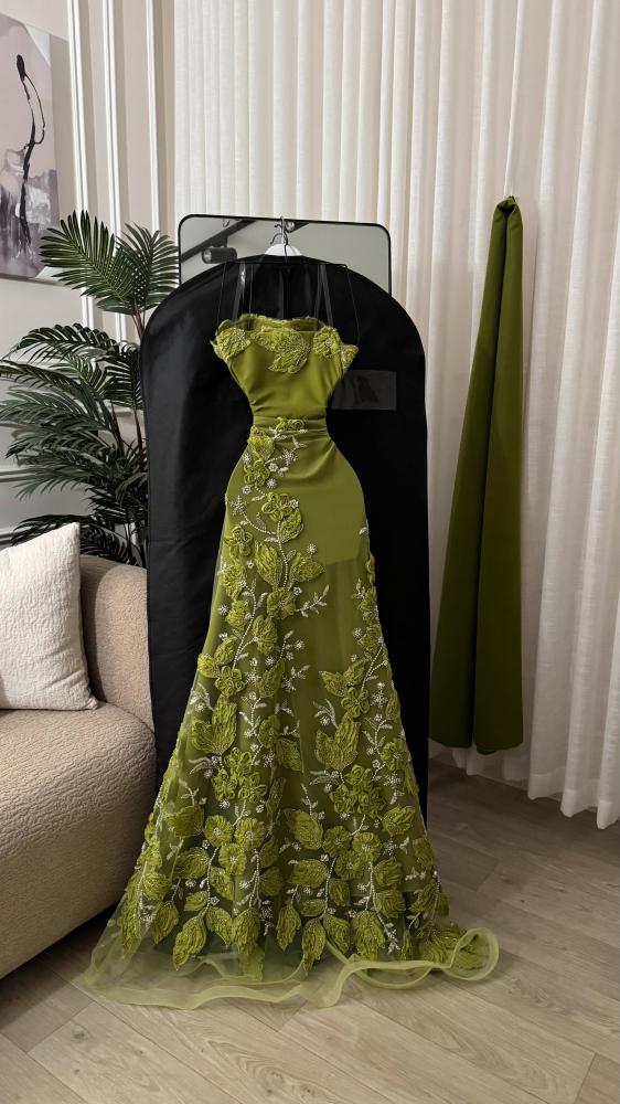 Evening dress in apple color