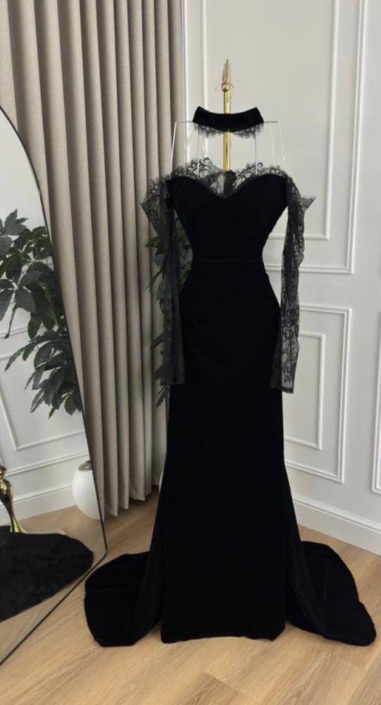 Elegant black dress