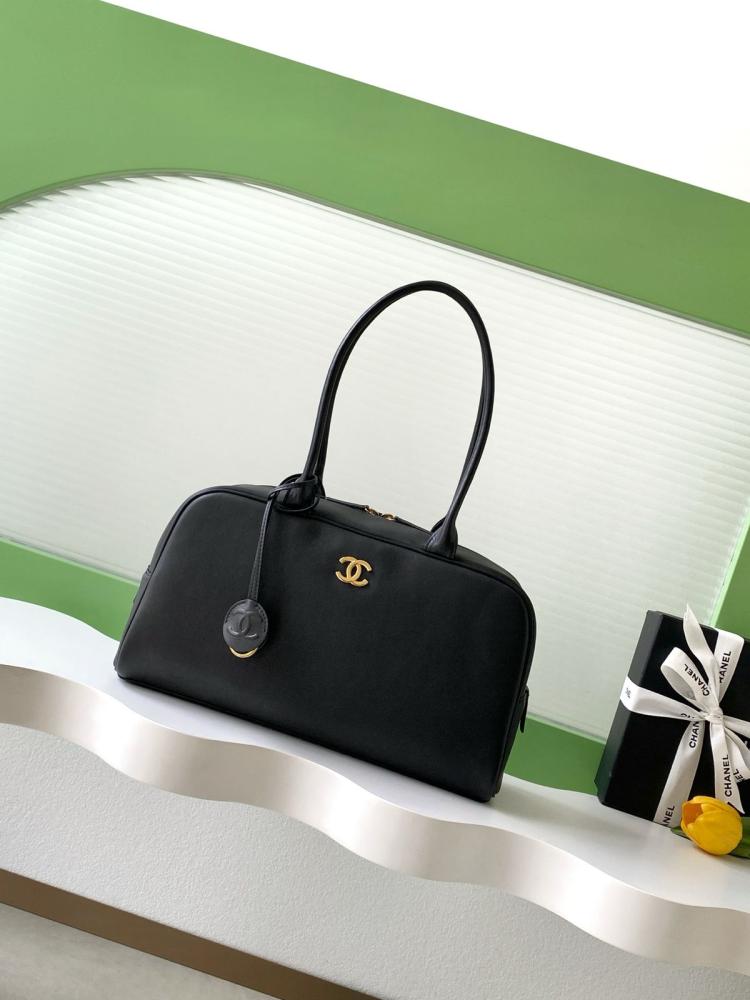 Chanel Bowling Bag أو Bowler Bag حقيبة البولينغ من شانيل