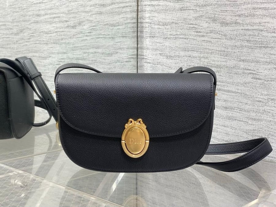 حقيبة ديور ميدايون فلاب – مقاس متوسط  Medium Dior  Médaillon Flap Bag