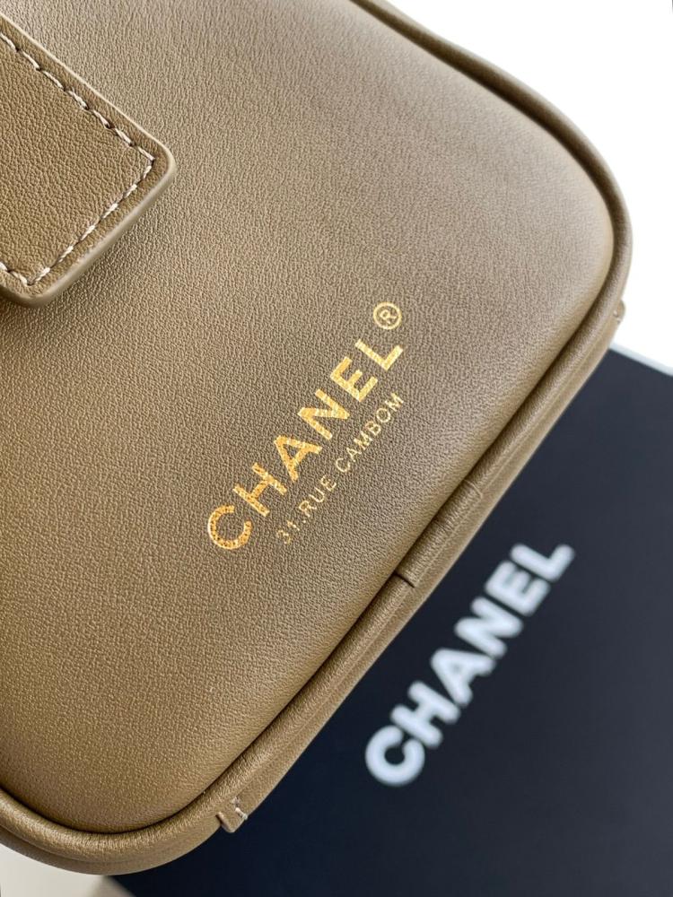Chanel Bowling Bag أو Bowler Bag حقيبة البولينغ من شانيل