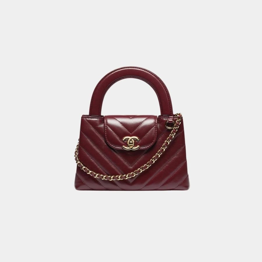 حقيبة شانيل ذات المقبض العلوي بنقشة شيفرون CHANEL Chevron Top Handle Bag