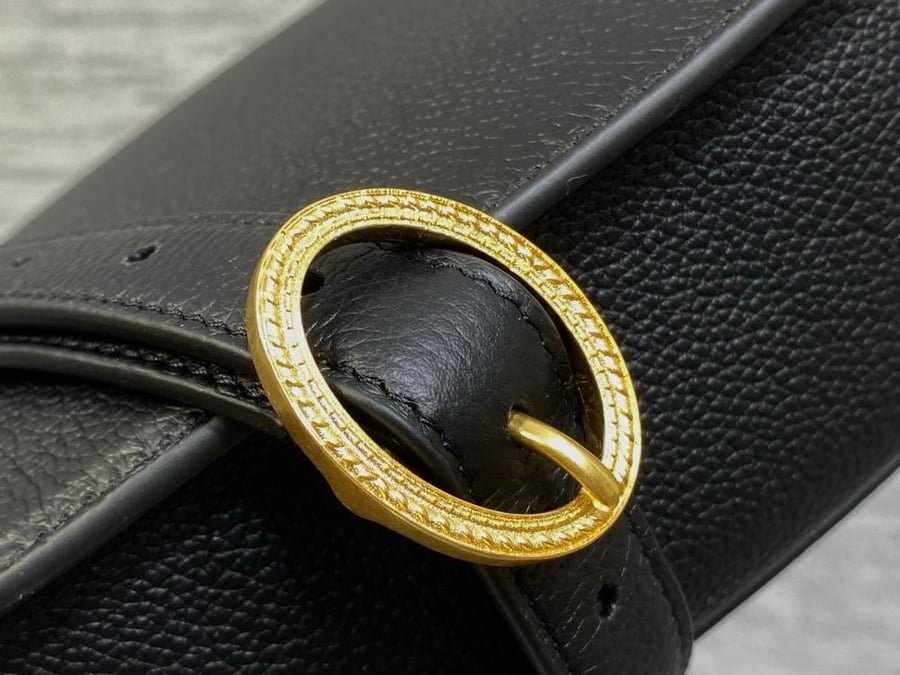 حقيبة ديور ميدايون فلاب – مقاس متوسط  Medium Dior  Médaillon Flap Bag