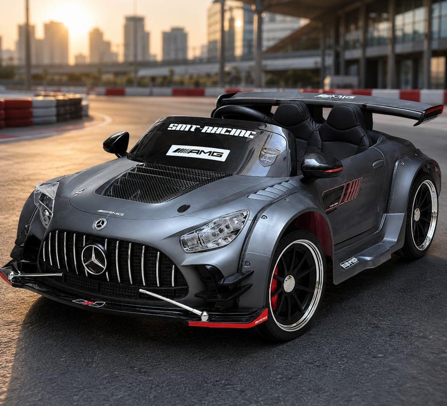 سيارة سباق مرسيدس AMG GT الرياضية