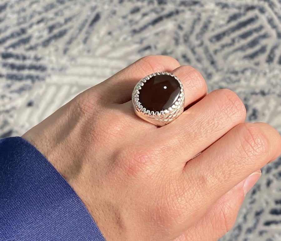 A cornelian agate ring