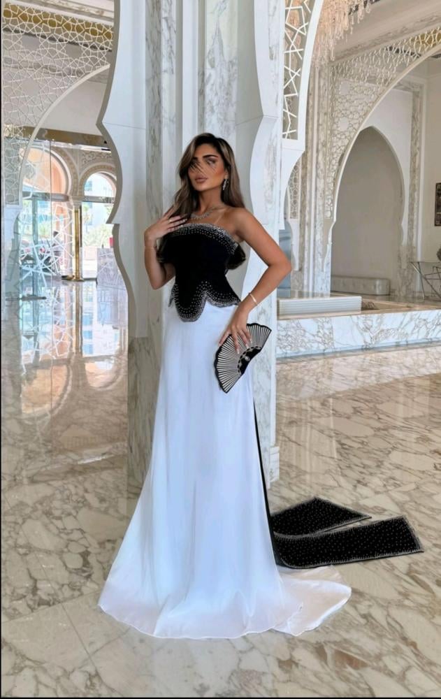 فستان توب أسود وسكري بتطريز شك يدوي وذيل ملكي 035