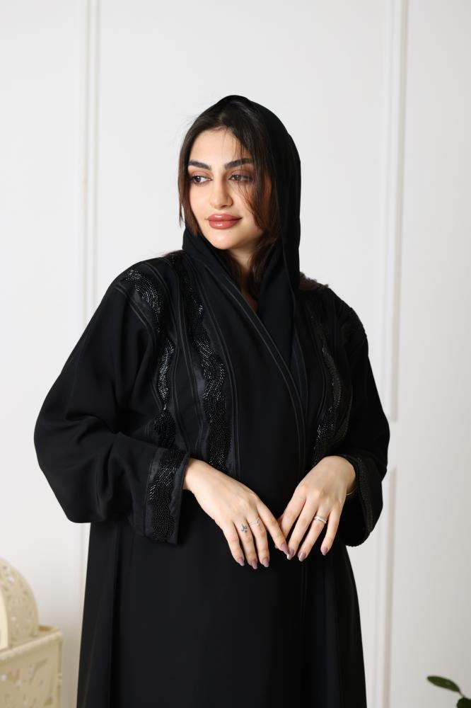 عبايه سوداء مزخرفه نص كلوش