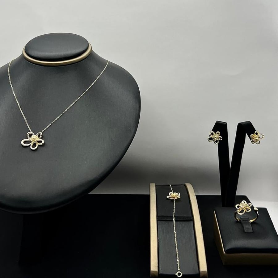Van Cleef gold set, rose, 18 karat {6.17}
