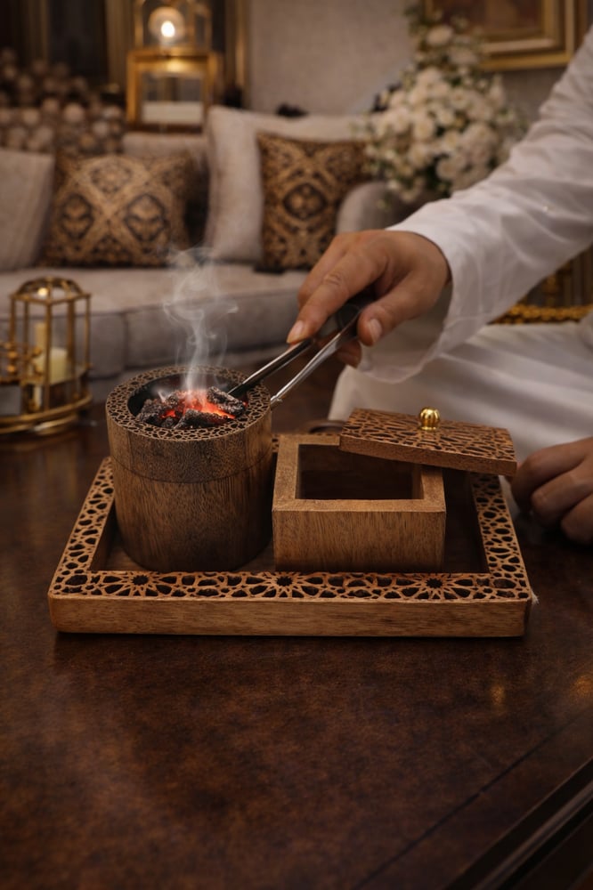 مبخرة  هنديه خشب فاخرة مع صينية – تصميم تراثي أنيق للمجلس