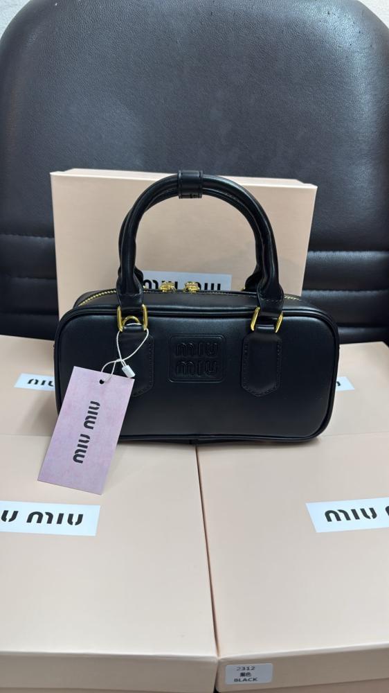 شنط miu miu