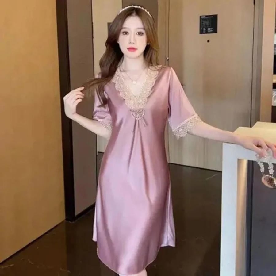 بيجامات حريرية بأكمام قصيرة
