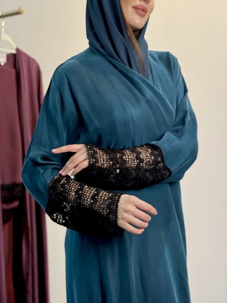 عباية حرير مغسول مشغولة بالجبير والترت