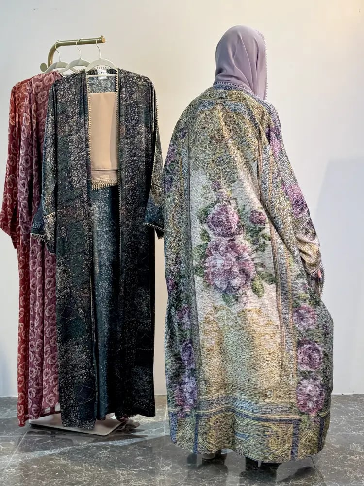 عباية لينين طبيعي مطرزة