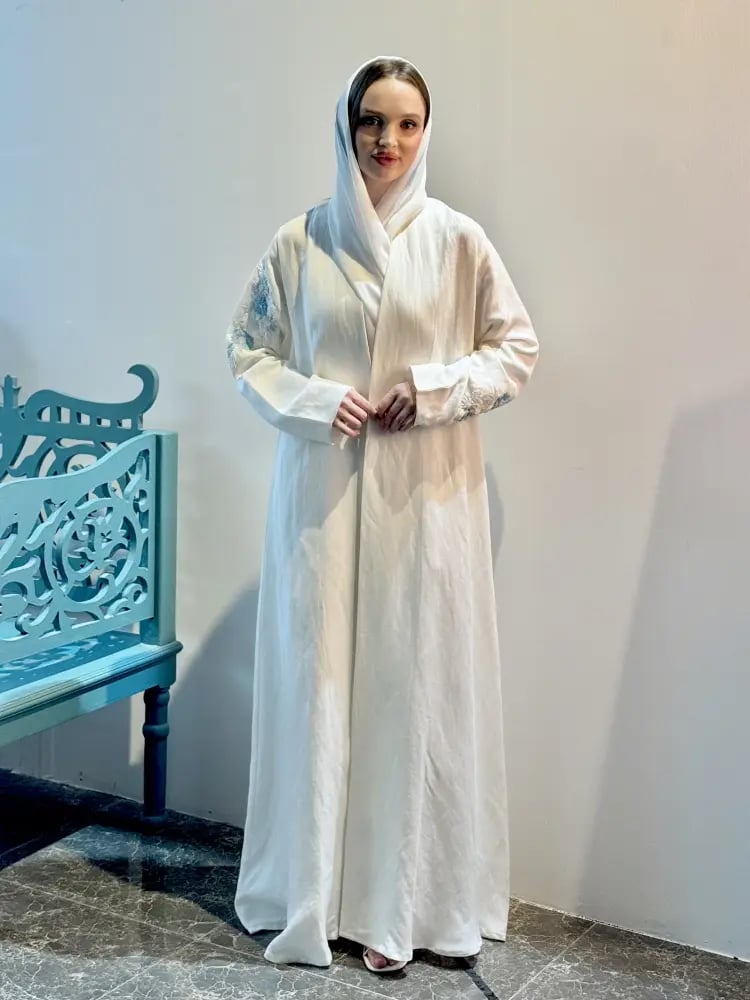 عباية لينين طبيعي مطرزة