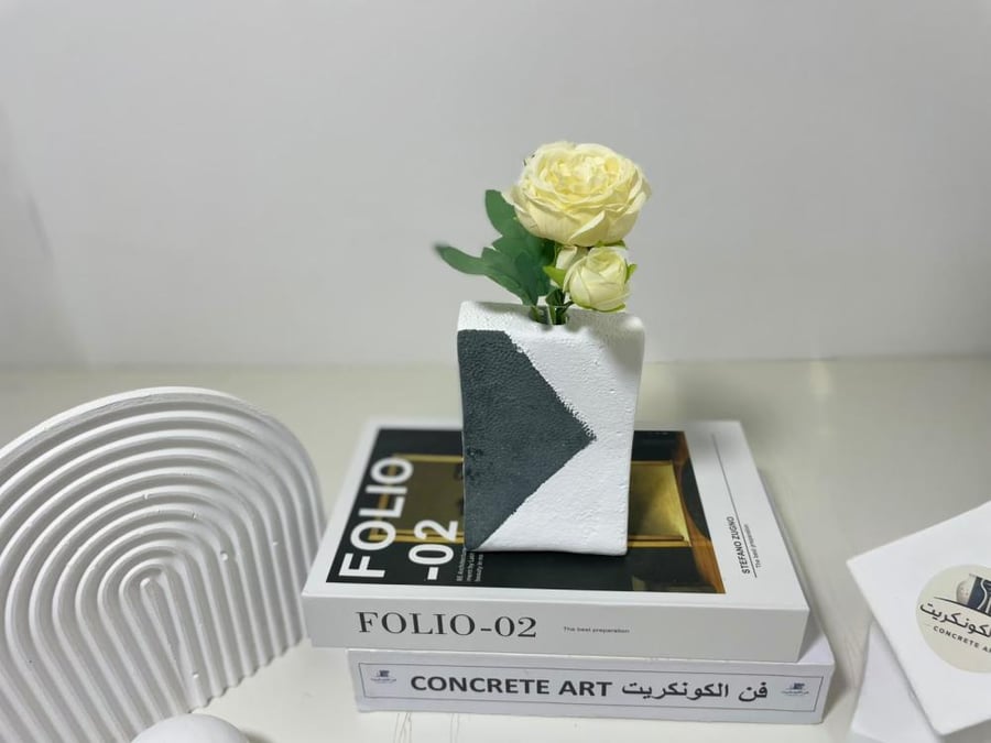 مزهرية الخط الحاد