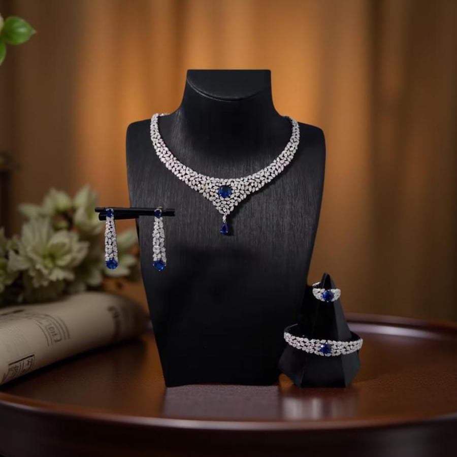 طقم انيق ( متوفر بعدة ألوان )