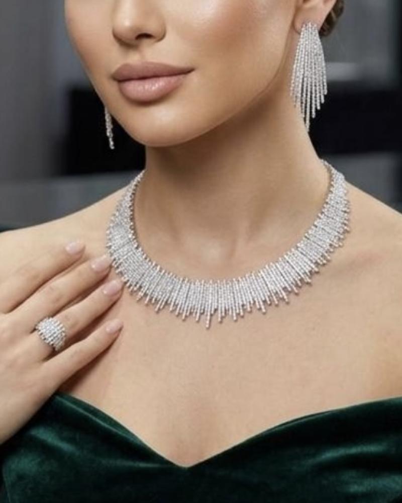 طقم انيق دقة الماس