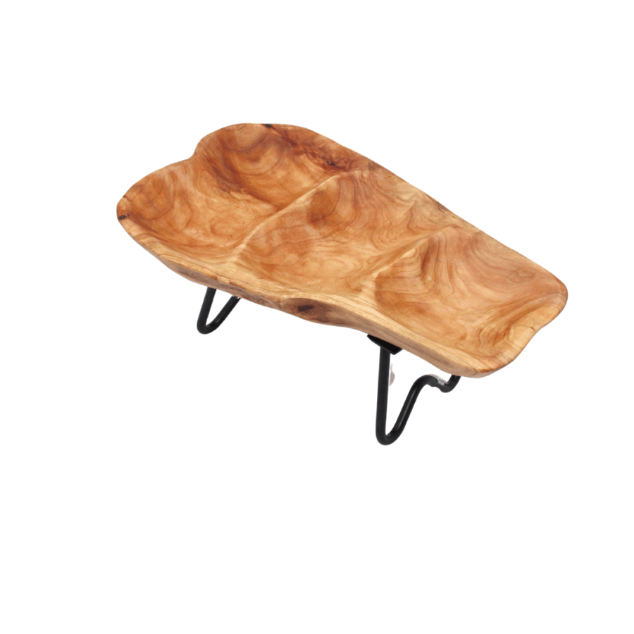 Natural wooden serving tray: elegance of nature on your table
