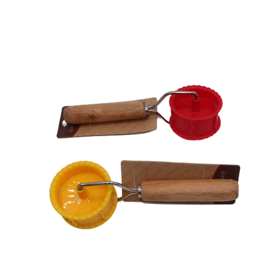 Plastic dough cutter with wooden handle, 1 piece
