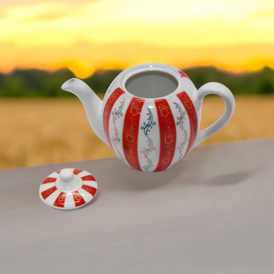 Red porcelain teapot, Mas utensils