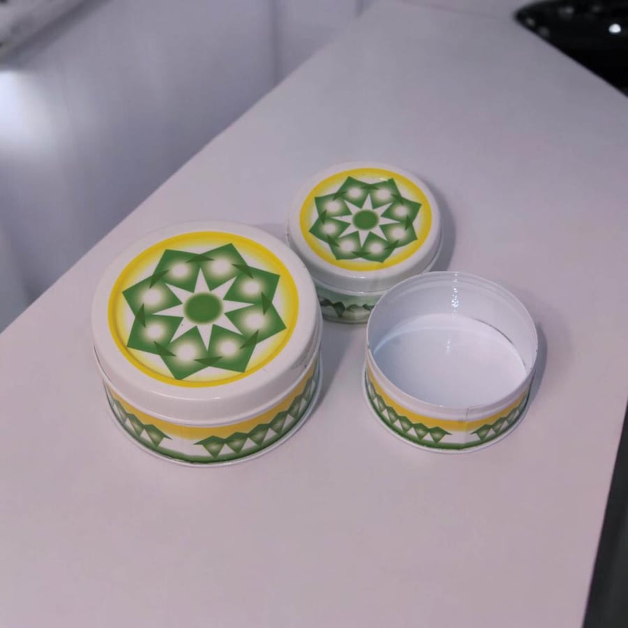 مطابق غضار أخضر من اواني ماس